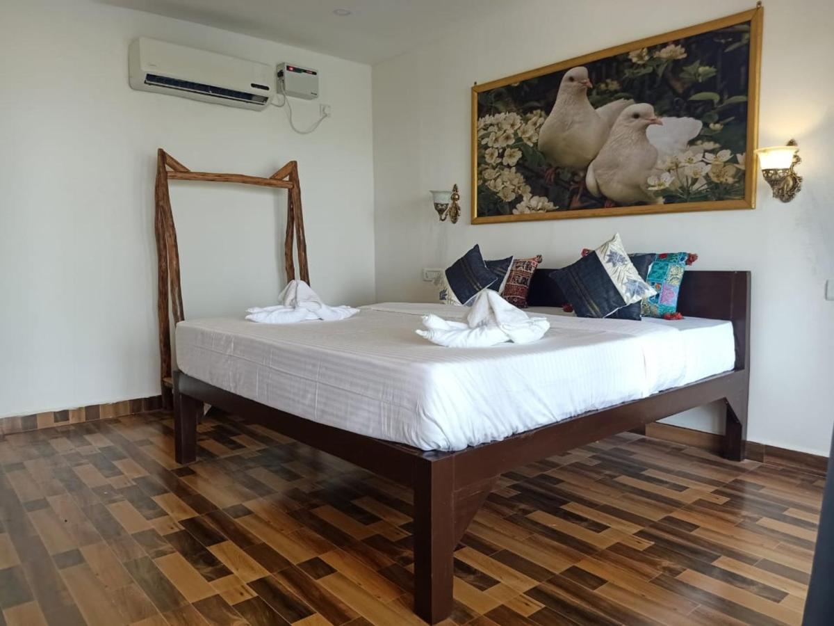 Chique Shanti Resort Mandrem Esterno foto