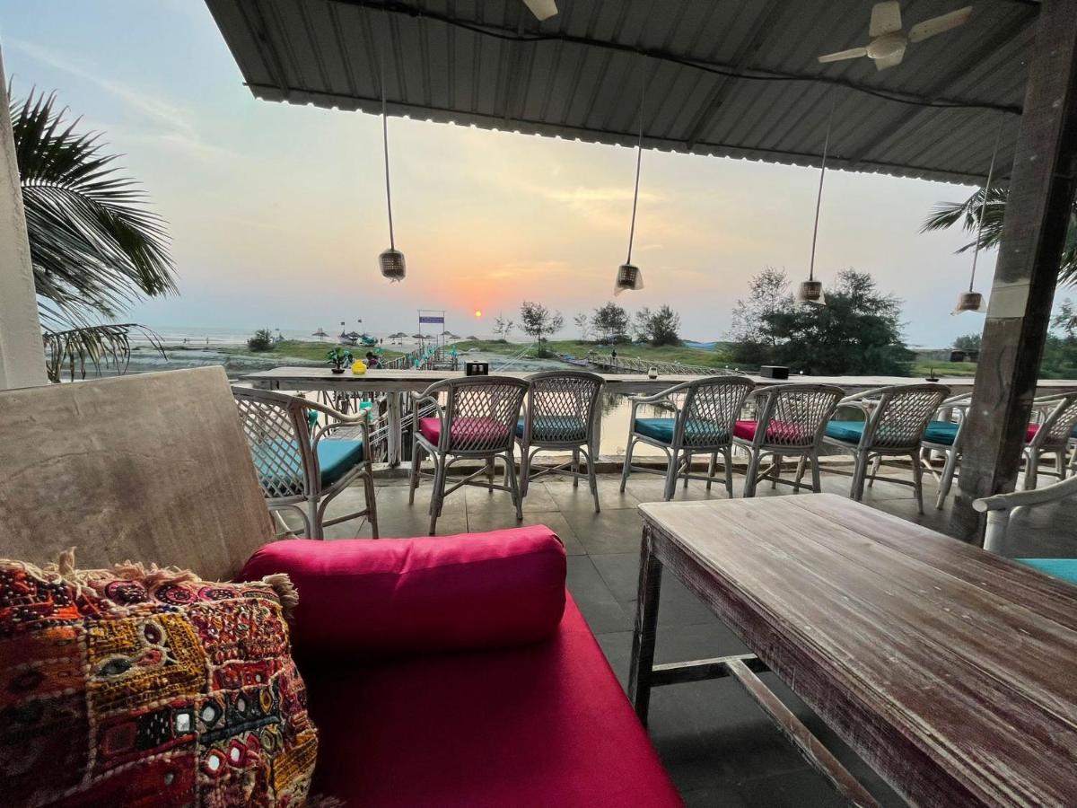 Chique Shanti Resort Mandrem Esterno foto