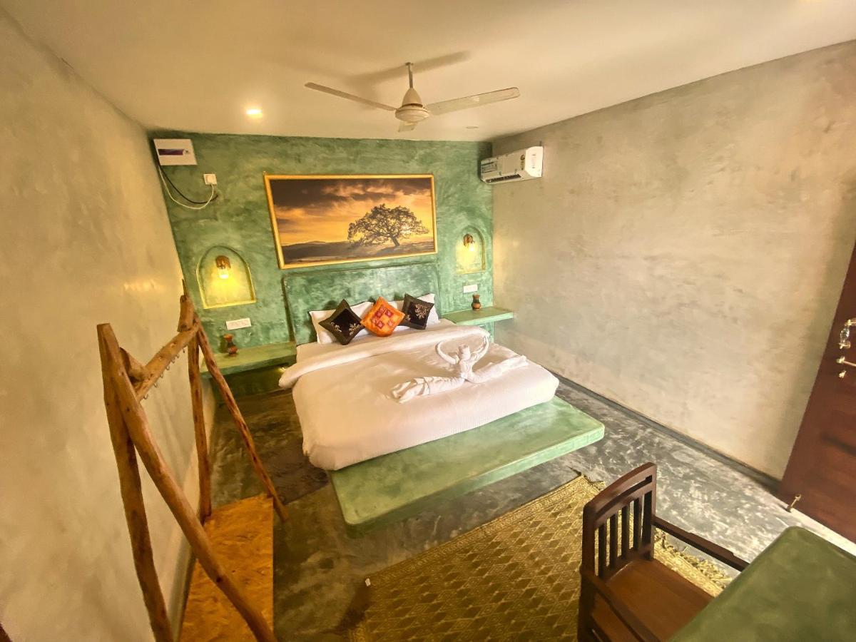Chique Shanti Resort Mandrem Esterno foto