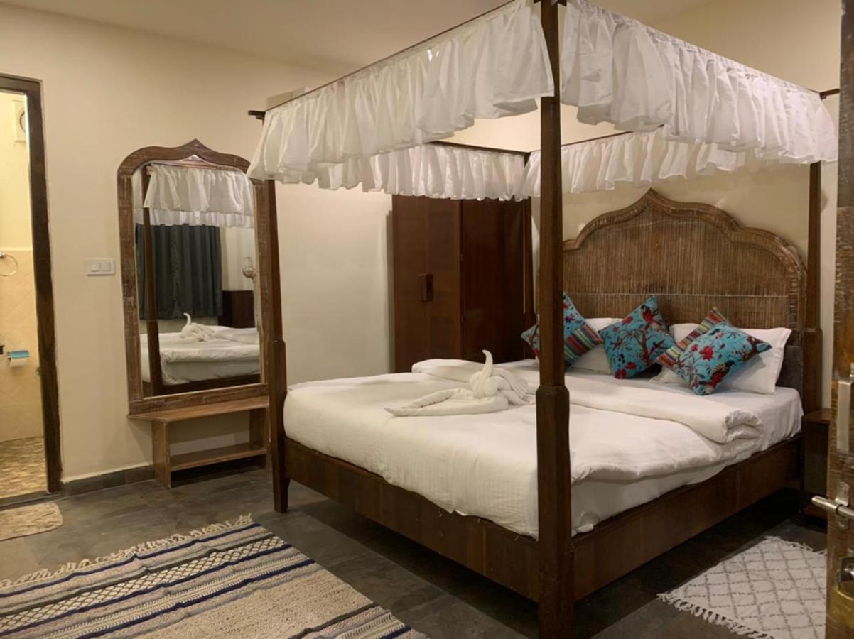 Chique Shanti Resort Mandrem Esterno foto