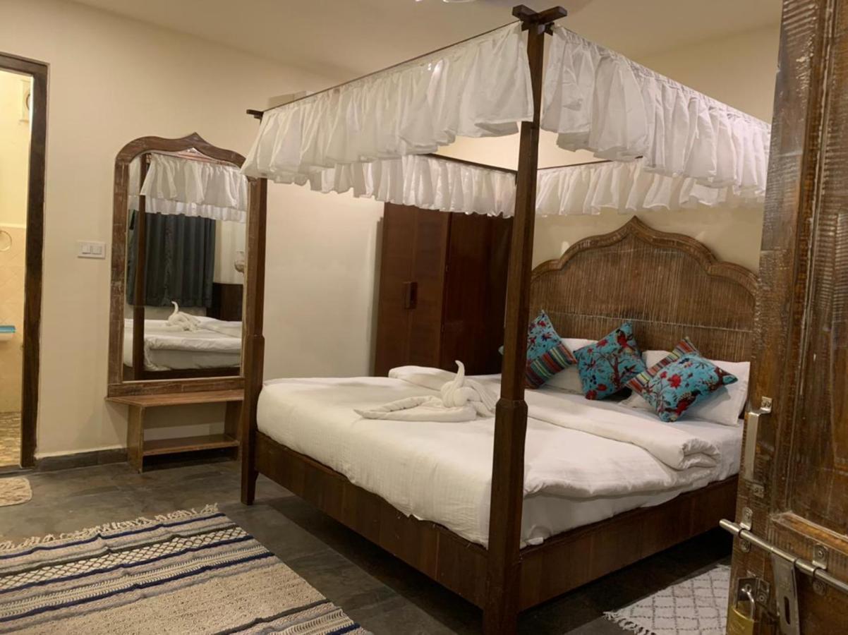 Chique Shanti Resort Mandrem Esterno foto